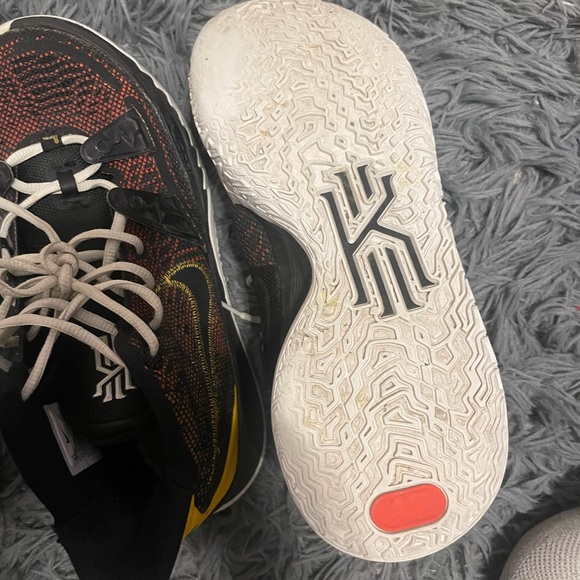 Kyries 7 size 9'5 - Picture 4 of 8